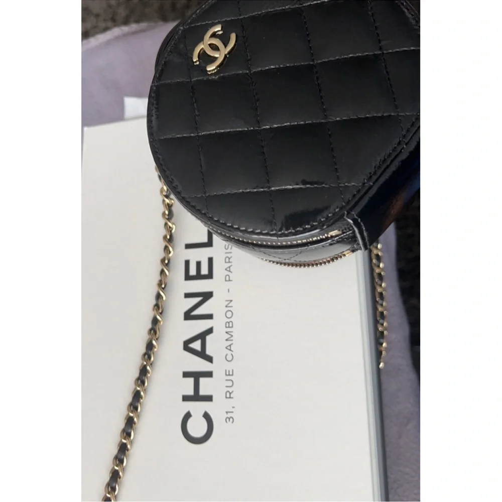 Chanel Evening Bag Black Patent Leather
CC Logo, - Picture 10 of 10